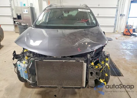 2017 Toyota Rav4 Le z USA, uszkodzony, nr VIN JTMBFREV8HD215517